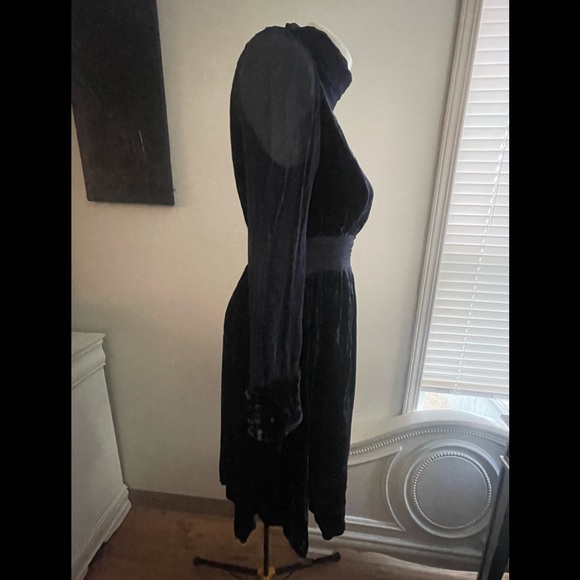CIRCLE Navy Blue Velvet A-Line Dress - Picture 9 of 16